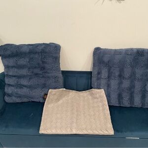 Throw pillow's, duvets, pillow cases and rugs